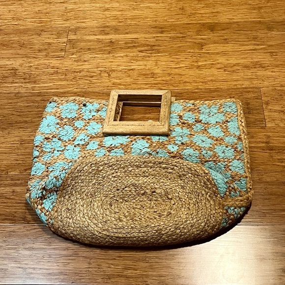 Twigs & Arrow Handmade Jute Hand Painted Oversized Boho Tote Bag w/ Wood Handle - Picture 4 of 10